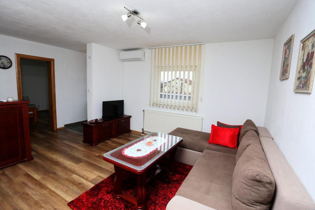 Apartmani Mila Laktaši Kültér fotó
